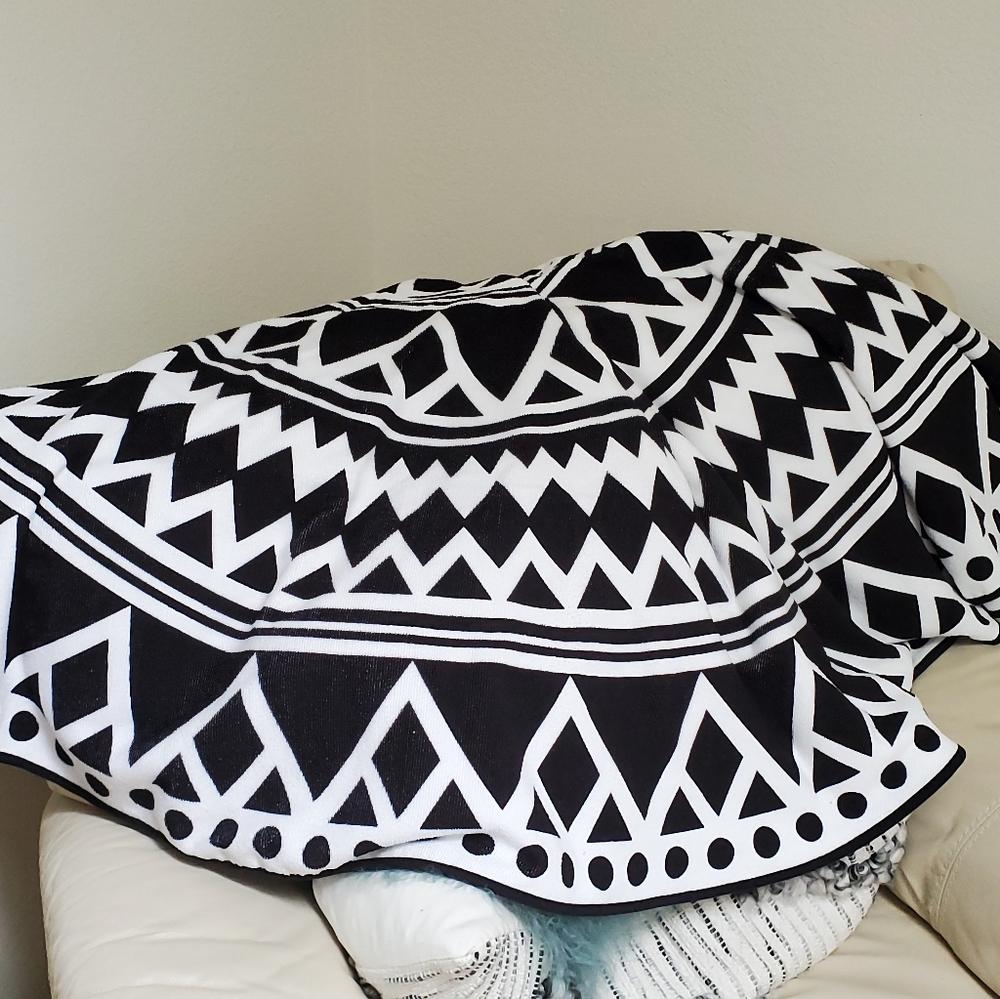 NEW Round Beach Towel Geometric Black and White Circle Vacation Towels